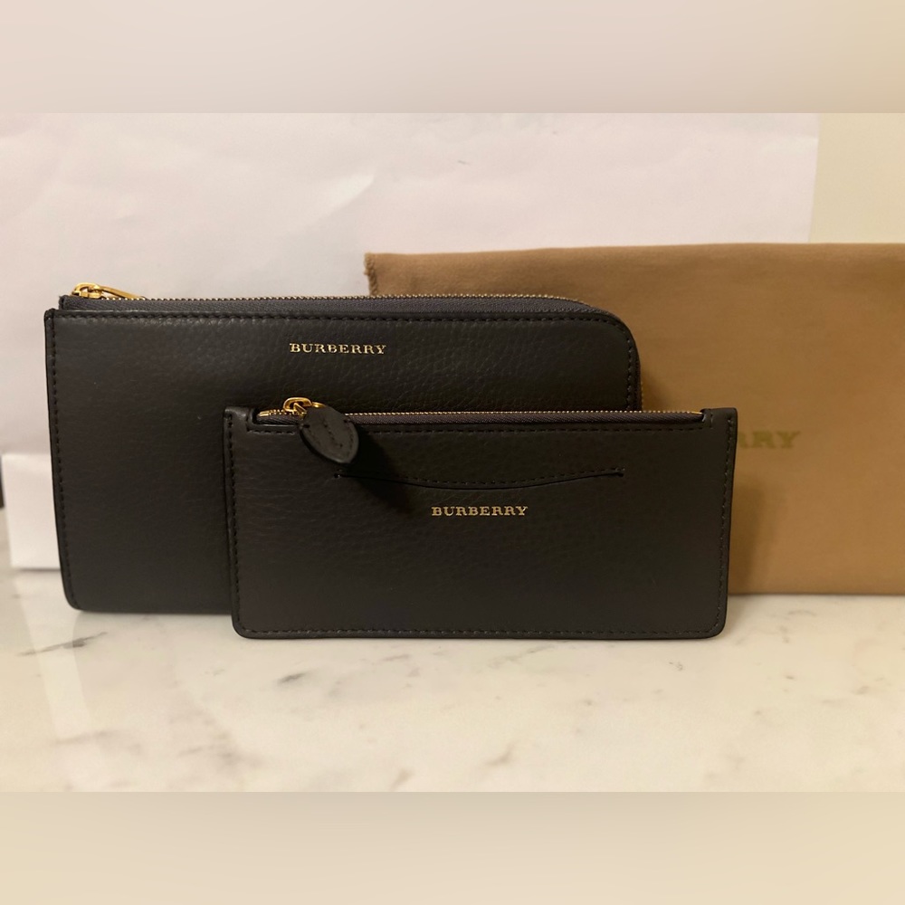 NWOT Burberry two tone zip wallet & coin case, charcoal grey color